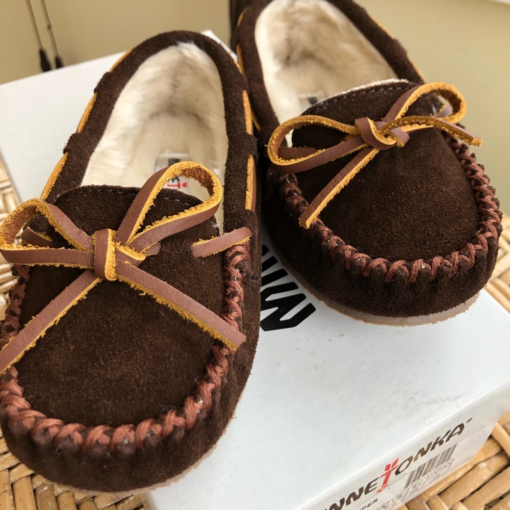 Child Minnetonka Moccasins in Chocolate Size 8